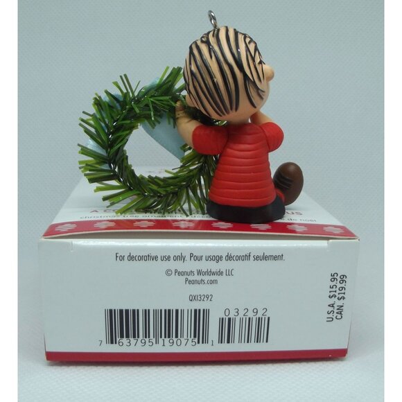 Hallmark Ornament 2017 Keepsake A Comfy Christmas for Linus Peanuts gang wreath - Picture 9 of 12